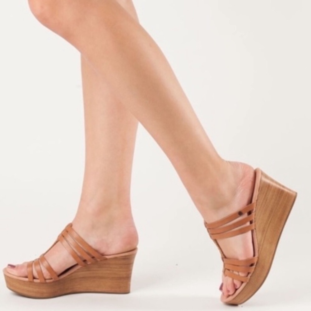 UGG Mattie Wedge Stacked Heel Sandal Leather Upper Rubber Sole Brown Women’s 5.5